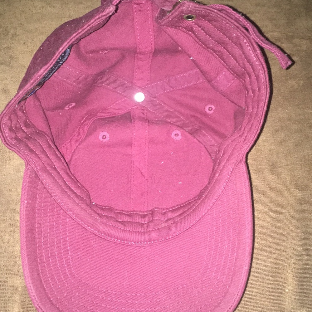 A hat - Picture 3 of 3